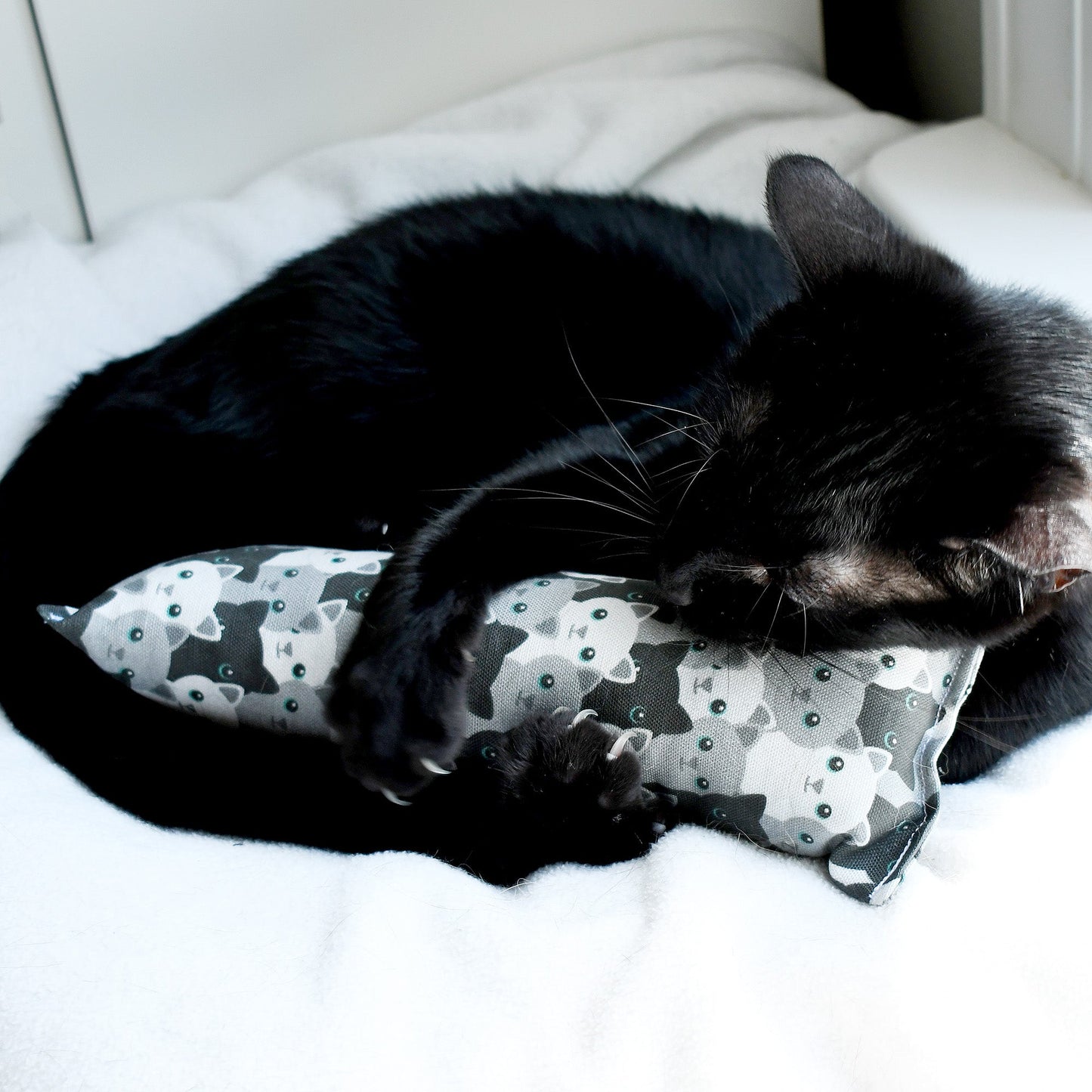 Monochromatic Cats Kicker Cat Toy