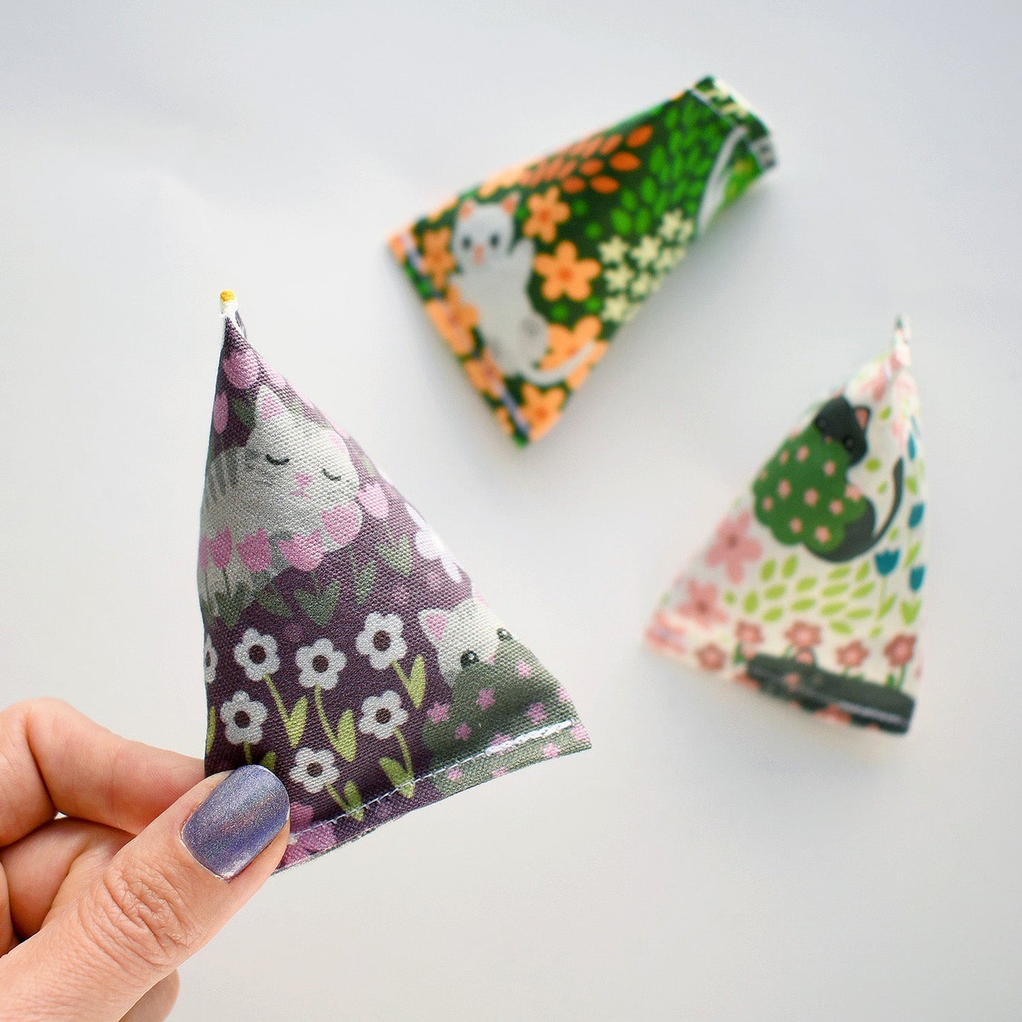 Flower Friskies Pouncers Cat Toys